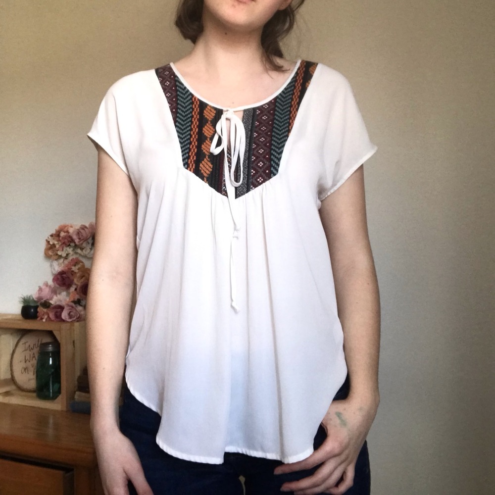 Flowy blouse with aztec pattern detail